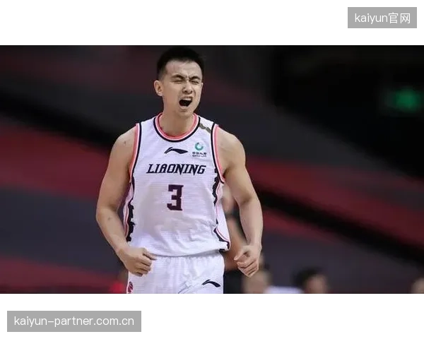 辽宁本钢在常规赛末段展现调整势头,赵继伟用传球盘活全队进攻体系。 辽宁本钢在常规赛末段展现调整势头,赵继伟用传球盘活全队进攻体系。